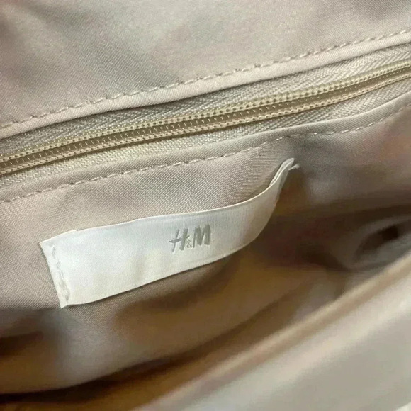H&M Stella Crossbody shoulder bag purse quilted beige snap classic blogger fav - Picture 3 of 10